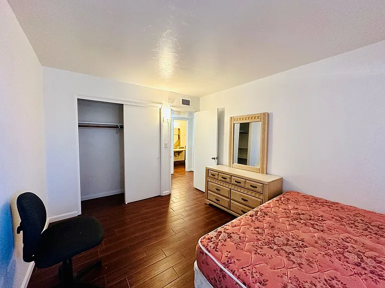 1 and 2 Bedrooms Great Location with Community Pool and Onsite Laundry! 1/2 of Mile from U of A — Photo 37