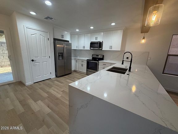 3rd image of 6452 W RUTH Avenue