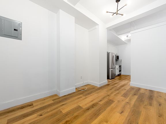 4th image of 161 W 54th St #602B