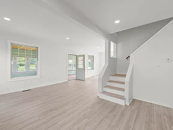 5 bed, 1645 sqft, $2,500 — Photo 4