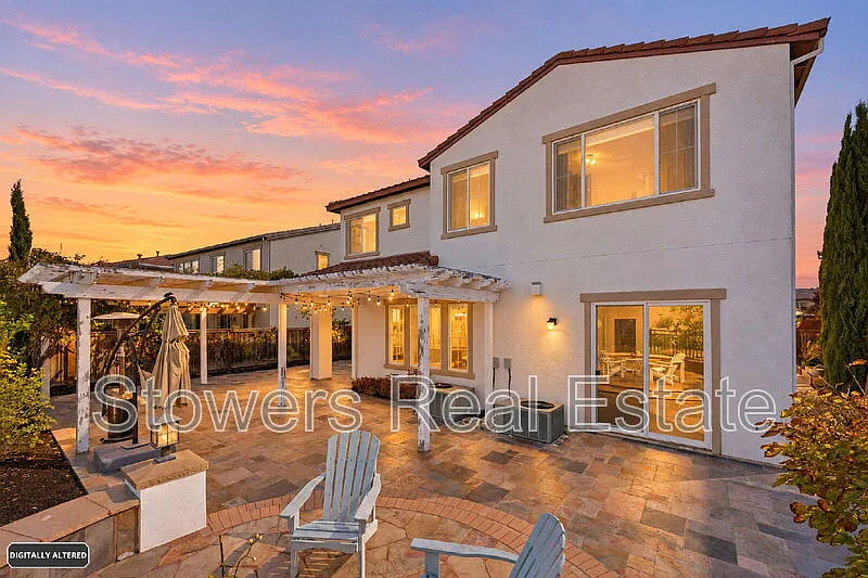 5 bed, 4.5 bath, 3813 sqft, $7,995 — Photo 2