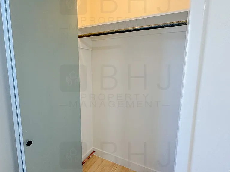 219 E Burkitt St — Photo 7