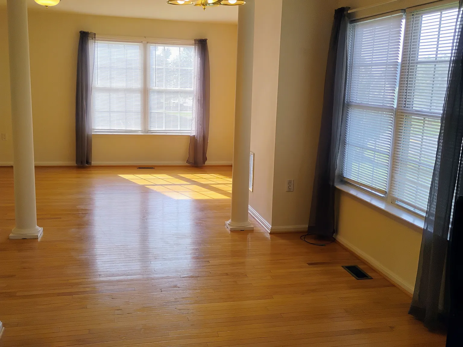 3 bed, 2.5 bath, 1360 sqft, $1,645 — Photo 2