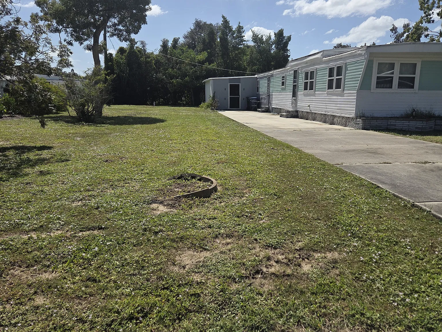 2 bed, 1.5 bath, 719 sqft, $1,490 — Photo 2