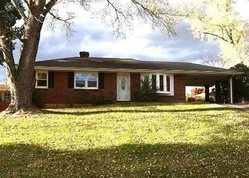 1044 Ardmore Cir — Photo 1