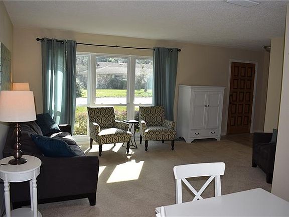 3rd image of 227 Cambridge Dr