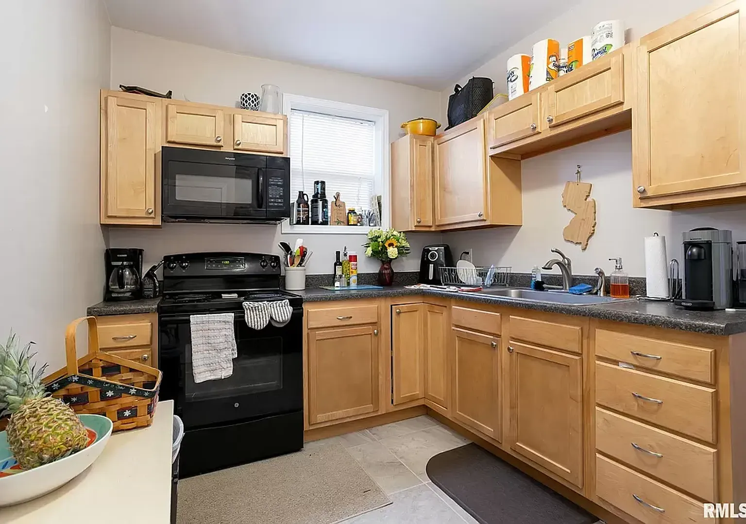 2020 Elm Street — Photo 4