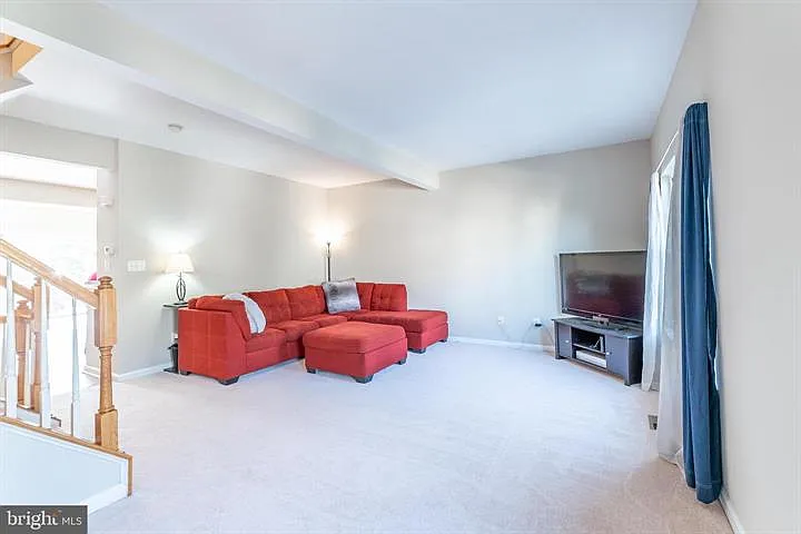 10246 Whitworth Ln — Photo 12