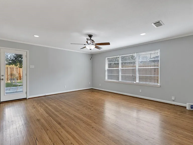 4750 Sanford Rd — Photo 4