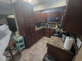 1105 Lakeshore Dr, Oak Grove, MO 64075