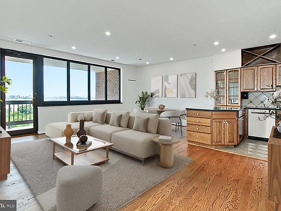 4th image of 1805 Crystal Dr APT 1110S