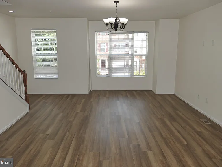 7706 Gaston Pl — Photo 9