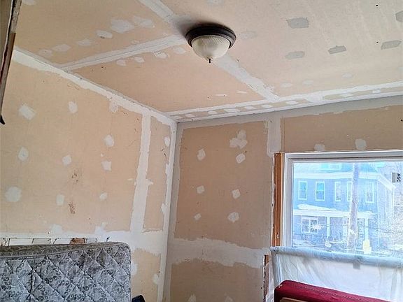 3rd image of 182 Dakota Ave