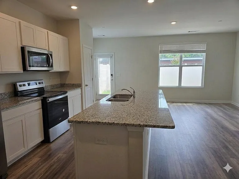 240 Warrior Pl — Photo 7