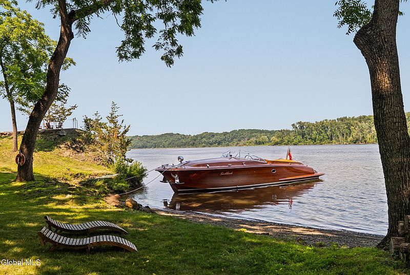 3rd image of 567 4 Mile Point Road