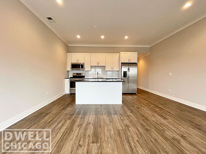 1st image of 927 W Irving Park #204