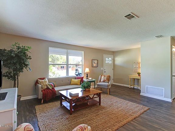 3rd image of 1224 Knobb Hill Dr