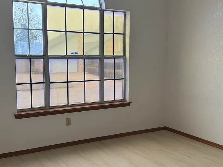 2421 Morning Glory Dr — Photo 11