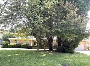 223 Balsam Rd, Hendersonville, NC 28792