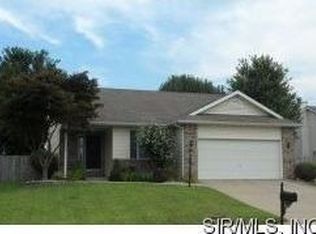 5 Huntington Place Dr, Glen Carbon, IL 62034
