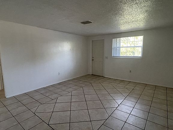 3rd image of 1003 Wildflower St APT A