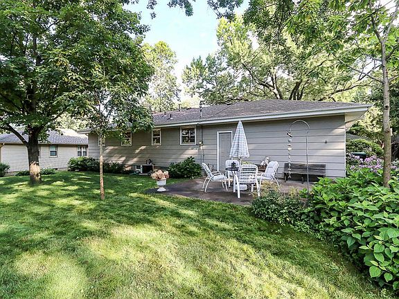 5th image of 670 Janesville St NE