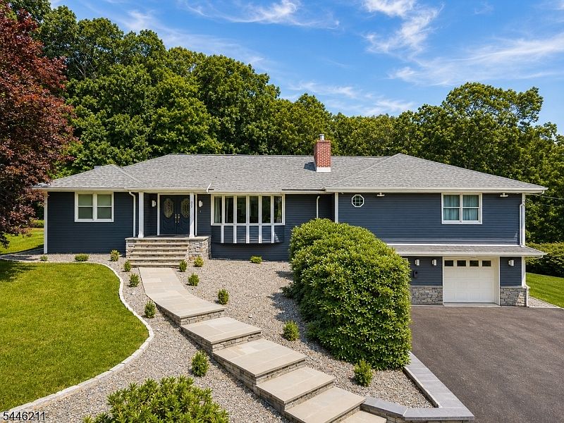 1st image of 86 Minnisink Rd