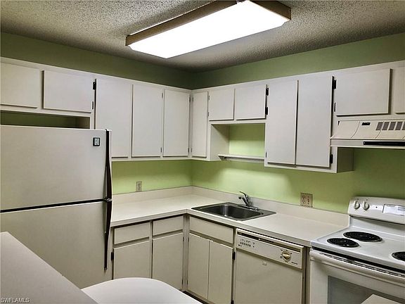 3rd image of 5712 Foxlake Dr APT 4