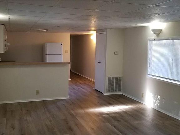 4th image of 305 S Buffalo Ave