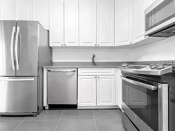 4th image of 245 E 58th St APT 19D