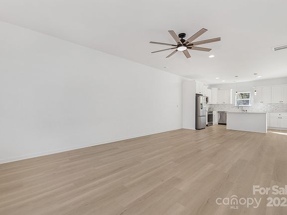 3rd image of 7415 Linda Lake Dr