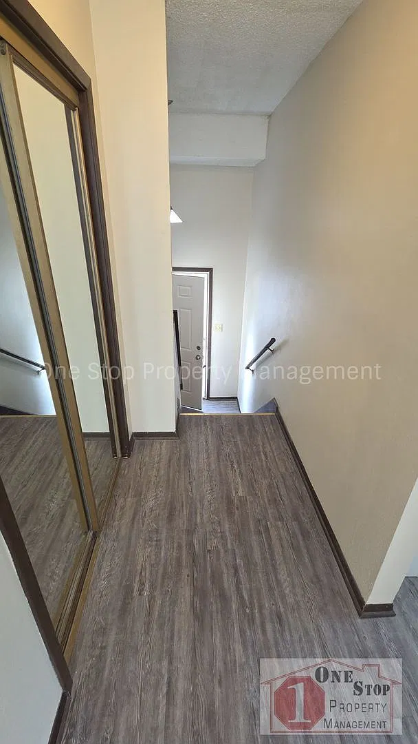 Beautiful 2 Bedroom 1.5 Bathroom in Independence! — Photo 3