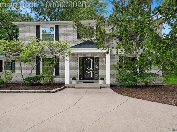 4855 Thorntree Dr, West Bloomfield, MI 48322