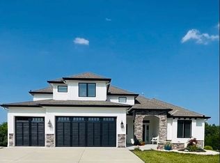 854 Canyon Ln, Lansing, KS 66043