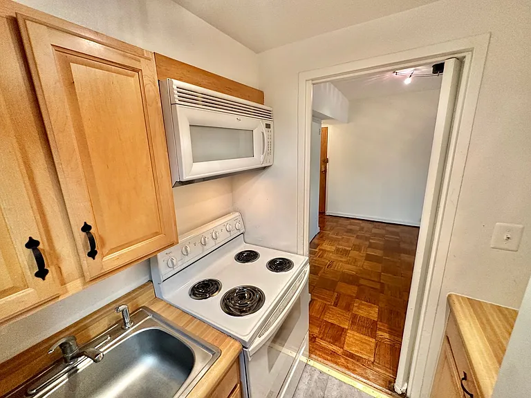 2141 I St NW #402 — Photo 18