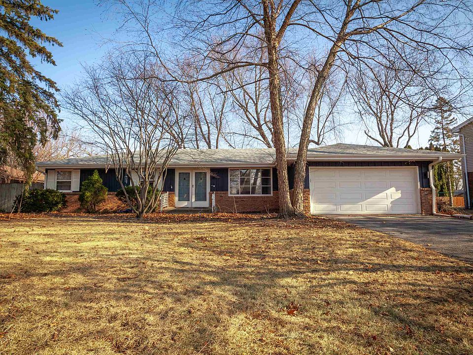 1st image of 823 Pine Valley Dr