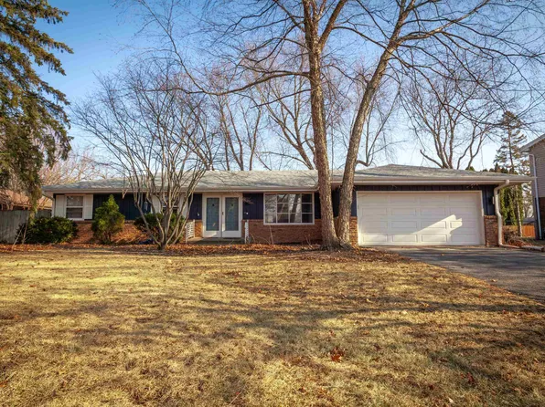 823 Pine Valley Dr, Rockford, IL 61107