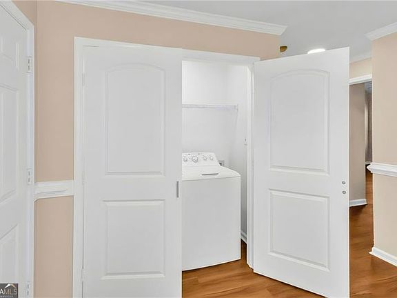 4th image of 125 York Ln