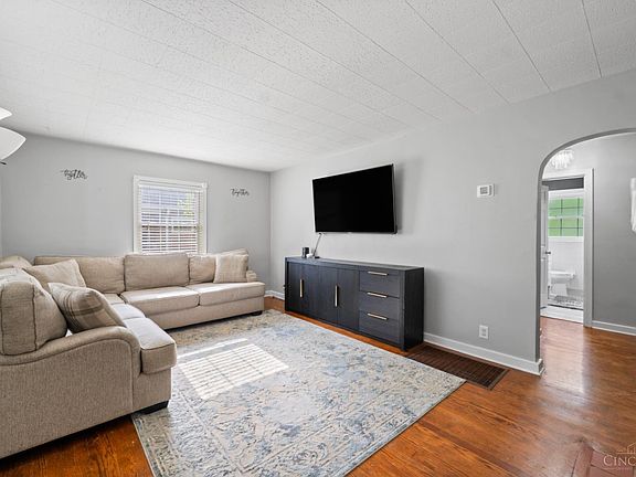 4th image of 4641 Belleview Ave