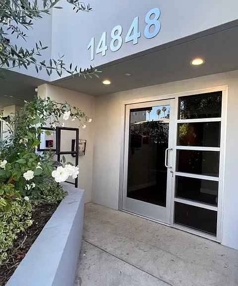 14848 Delano St #202 — Photo 9