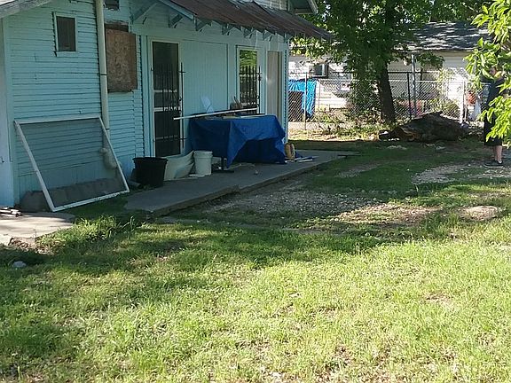 2nd image of 2719 W Cesar E Chavez Blvd APT 2