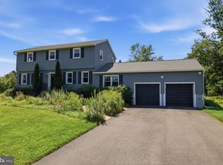 34 Woosamonsa Rd, Pennington, NJ 08534