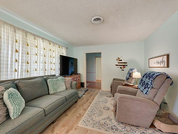 4th image of 1217 Evergreen Dr