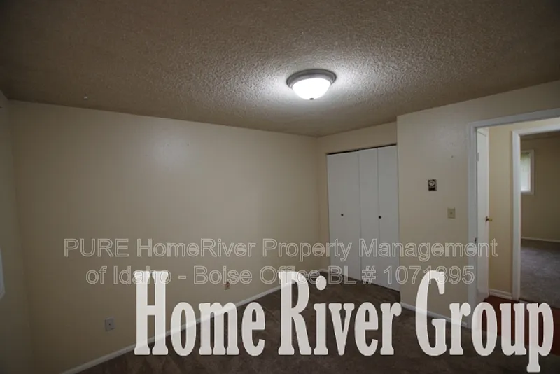 2 bed, 1.0 bath, 800 sqft, $1,300 — Photo 3