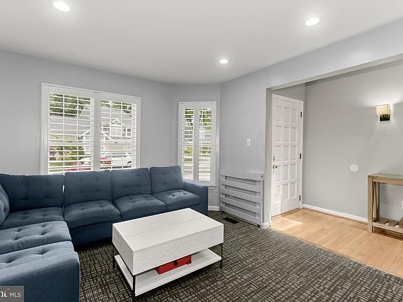 3rd image of 13 Raisin Tree Cir
