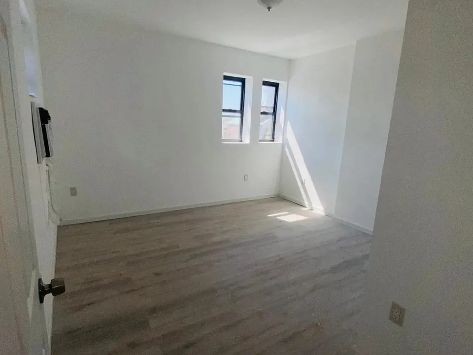 677 Fairfield Ave