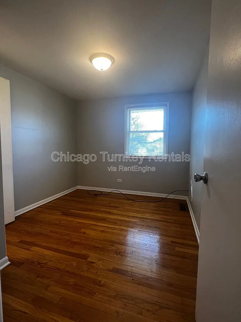 3 bed, 2.0 bath, 1583 sqft, $2,400 — Photo 3