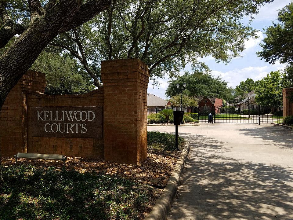 Quiet Kelliwood Courts next to the Willowfork Country Club