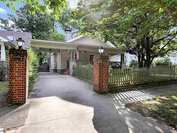 3rd image of 910 Hampton Ave
