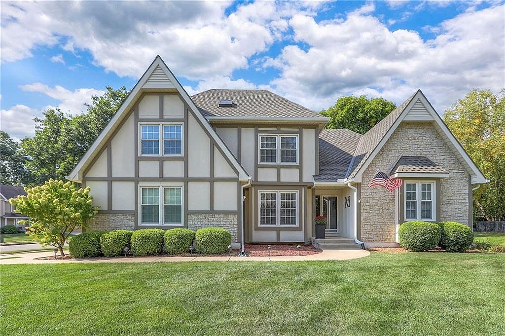 6028 N Spruce Ave, Gladstone, MO 64119 | Zillow